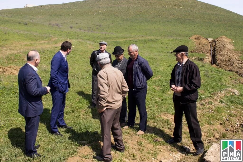Погода уллубийаул. Село уллубийаул. Музей уллубия буйнакского. Мечеть в уллубийауле. Карабудахкент мечеть.