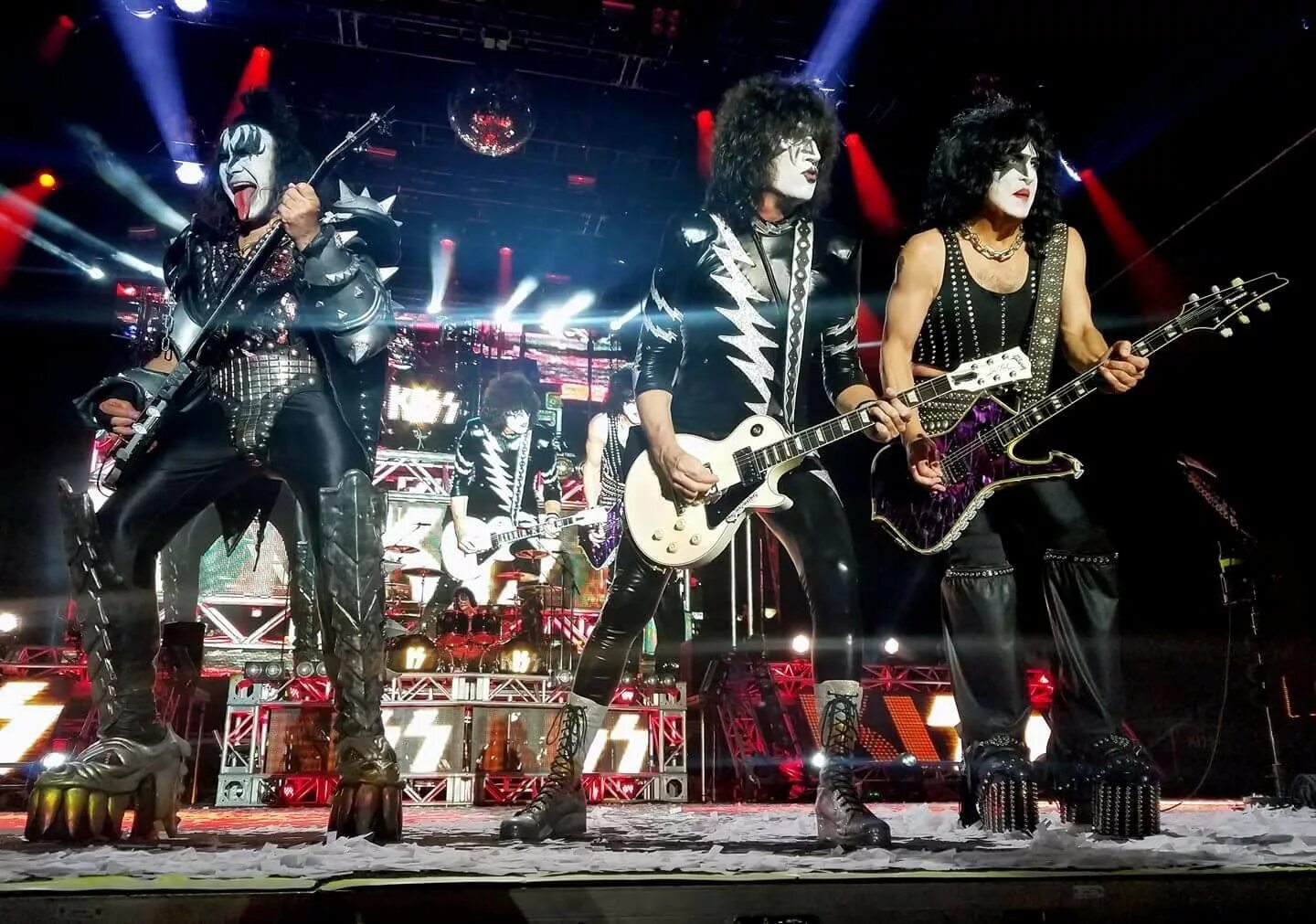 группа кисс участники. группа кисс. группа кисс 1973. фотосессия группы кисс. концерт кисс 1975.