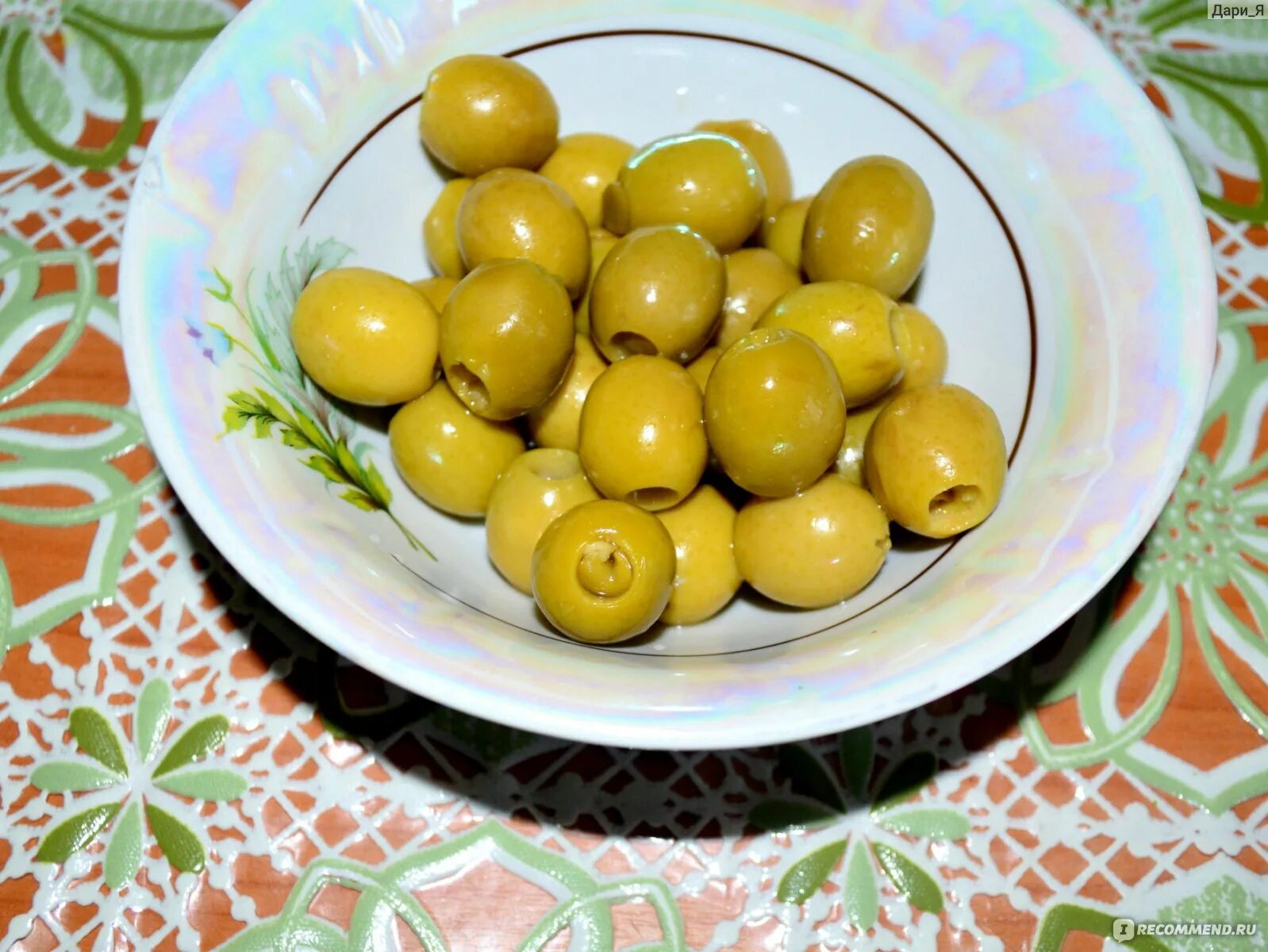 Мариновать маслины. Маслины фаршированные. Оливки фаршированные лимоном. Желтые оливки. Зеленые оливки фаршированные сыром.