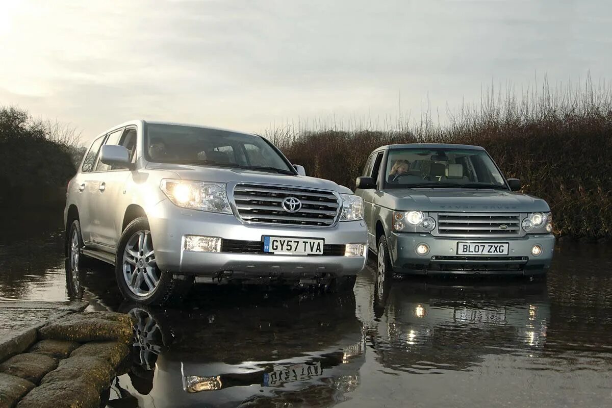 Тойота рендж ровер. Ленд крузер и ленд ровер. Toyota land rover. Рендж ровер ленд крузер. Ленд ровер крузер.