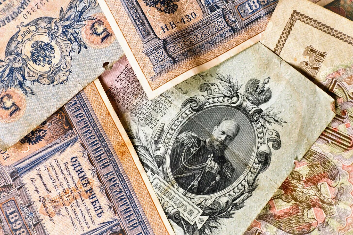 Бумажные деньги бывшие в обороте. Бумажные деньги. Старинные бумажные деньги. Исторические бумажные деньги. Современные и старинные деньги.
