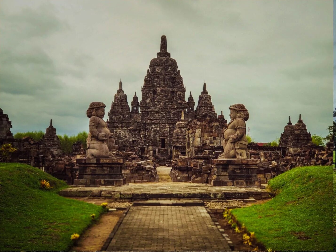 Храм Прамбанан остров Ява. Храм остров Суматра. Ява храм Боробудур. Буддистский храм Бали.
