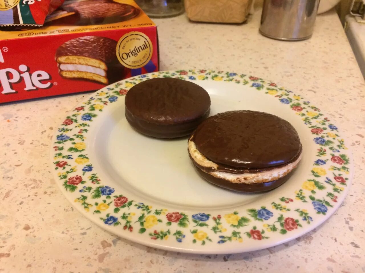 Чоко пай в микроволновке. Как правильно есть чокопай. Чоко пай микроволновка. Чикопайт в микроволновке. Чоко пай микроволновка.