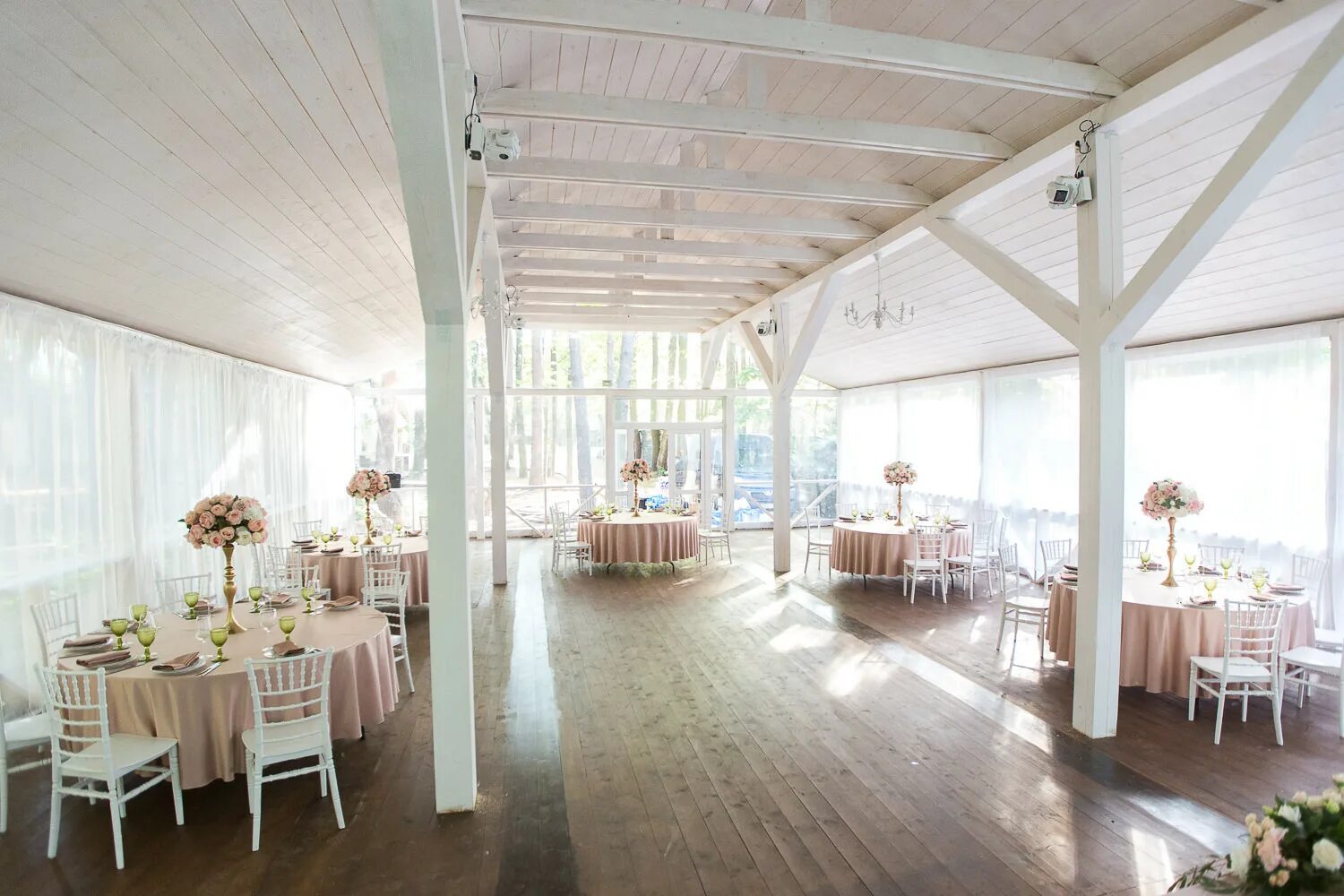 Летняя терраса причал курск. Тини хаус на берегу озера. Отель mukul beach, golf & spa. Беседка капитанская круглое озеро. Веранда с видом на океан.