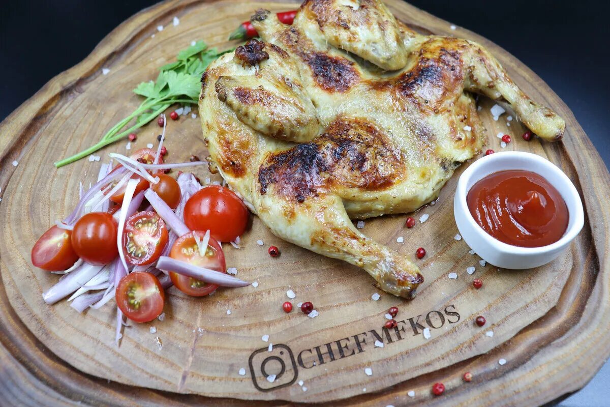 Цыпленок корнишон вкусно. Цыплята корнишоны в духовке на решетке рецепты. Куры цыплята корнишоны. Цыплята корнишоны. Цыпленок с овощами.