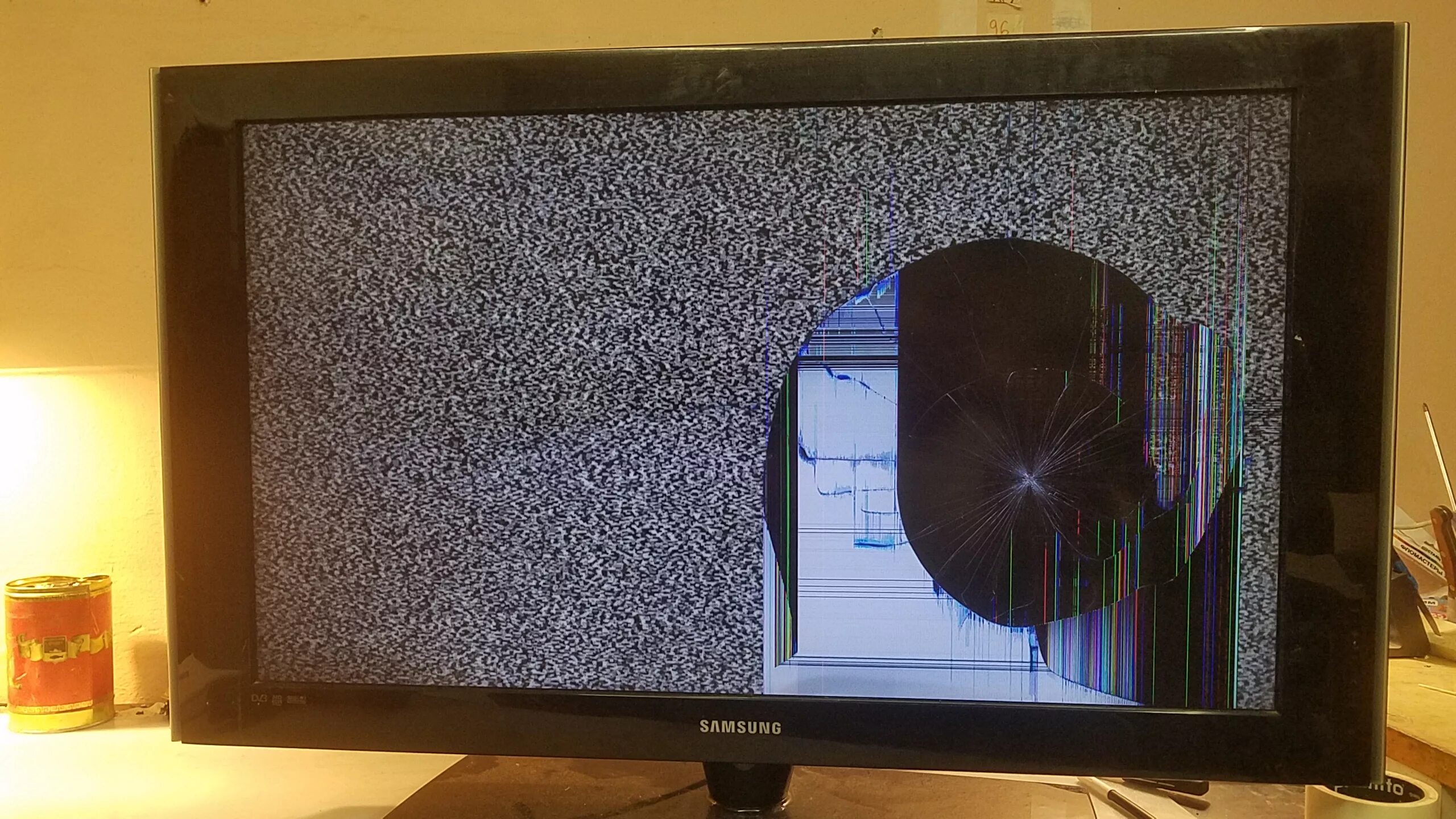 что можно сделать из разбитого телевизора. что можно сделать из разбитого телевизора. стол из телевизора жк. сделать из поломанного телевизора светильник. самоделки из сломанных телевизоров.