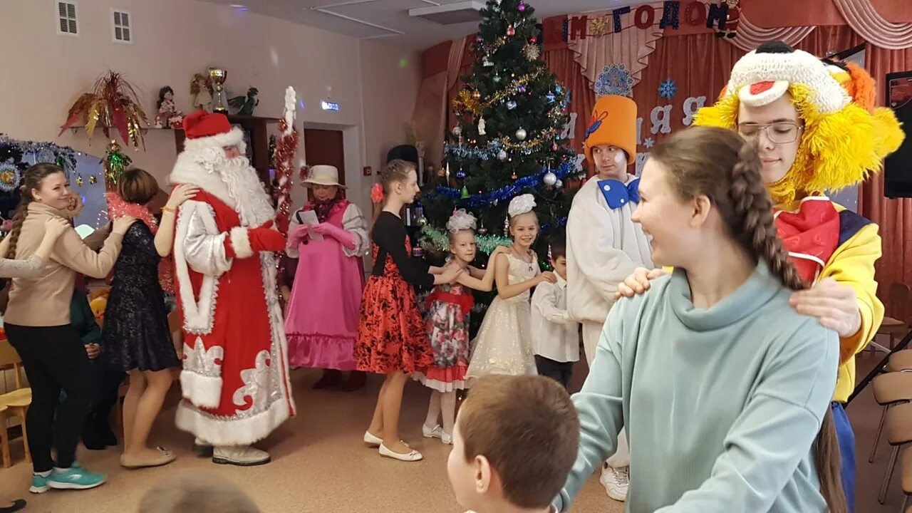 Новогоднее представление в колледже. Новогоднее представление. детские представления в ростове. ростов великий новогодний. новогоднее представление в меге ростов.