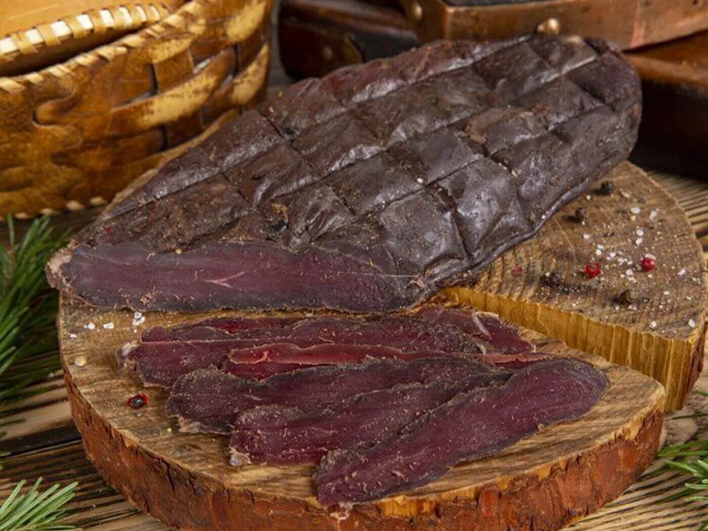 Сколько вялить мясо. Бастурма (вяленая говядина). бастурма сыровяленая. бастурма суджук. сушеное мясо.
