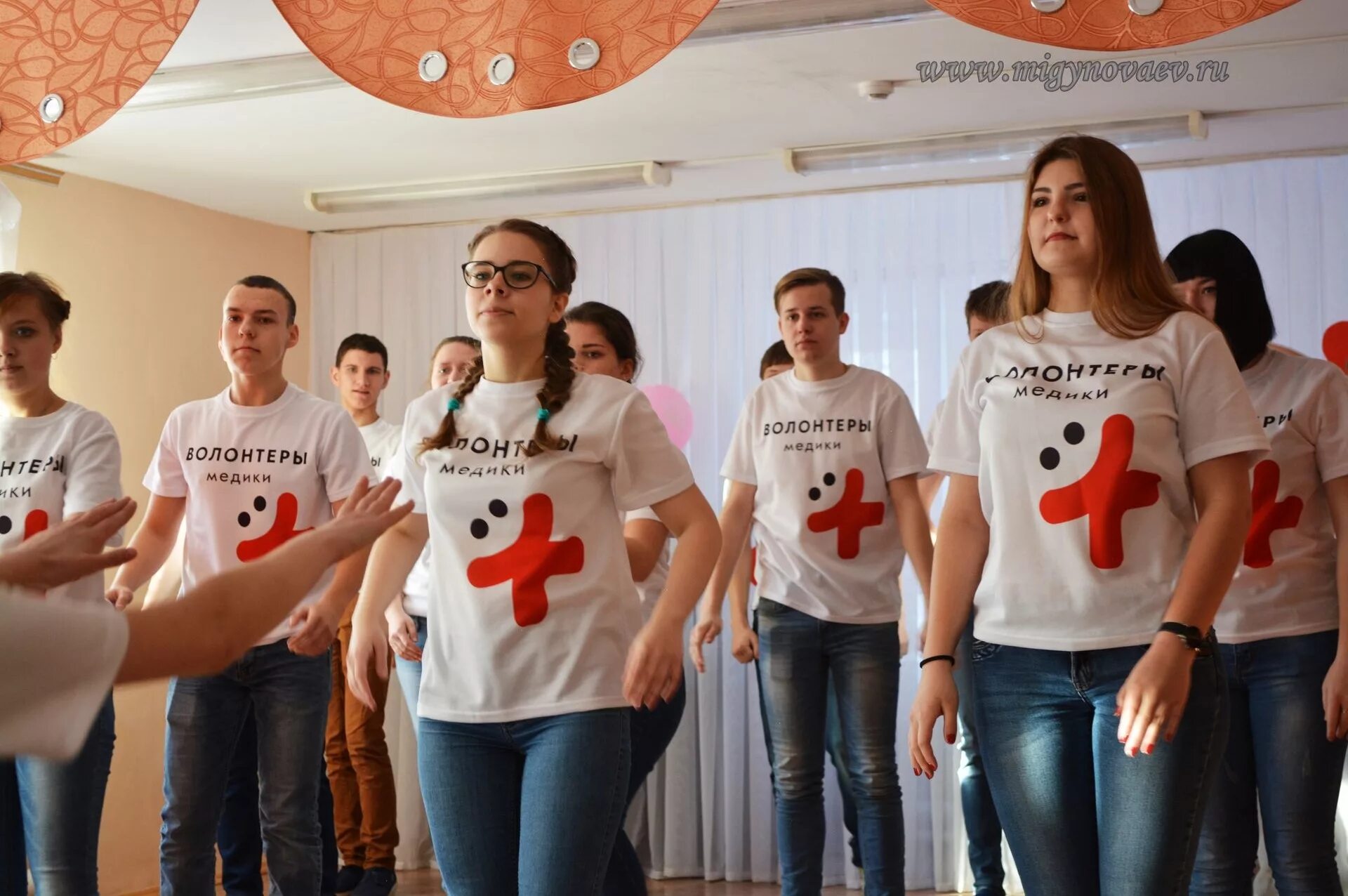 Зарегистрировано всероссийское волонтерское движение волонтеры медики. Волонтеры медики. студенты волонтеры медики. футболки волонтеров медиков. волонтерство в здравоохранении.
