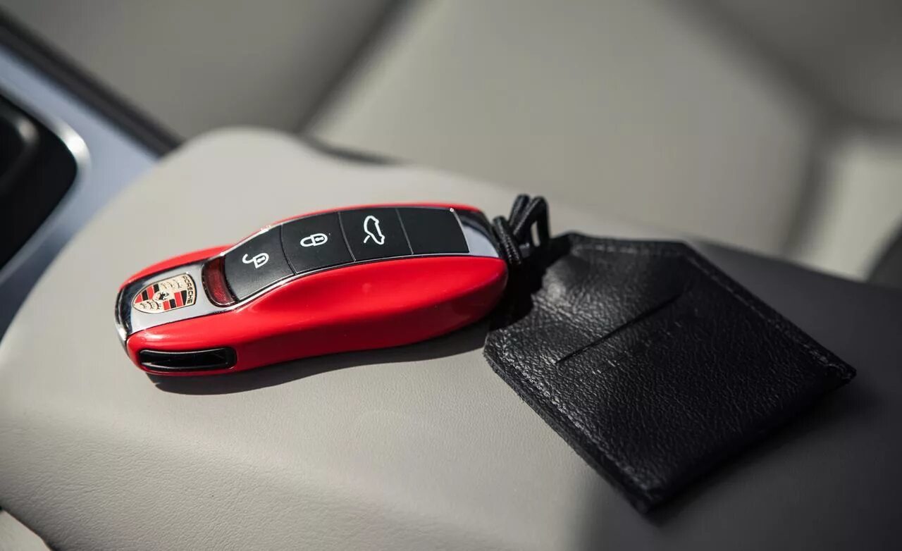 Ключи порш. Porsche 911 keys. ключ порше 911. ключ от porsche 911. ключи от порше 911.