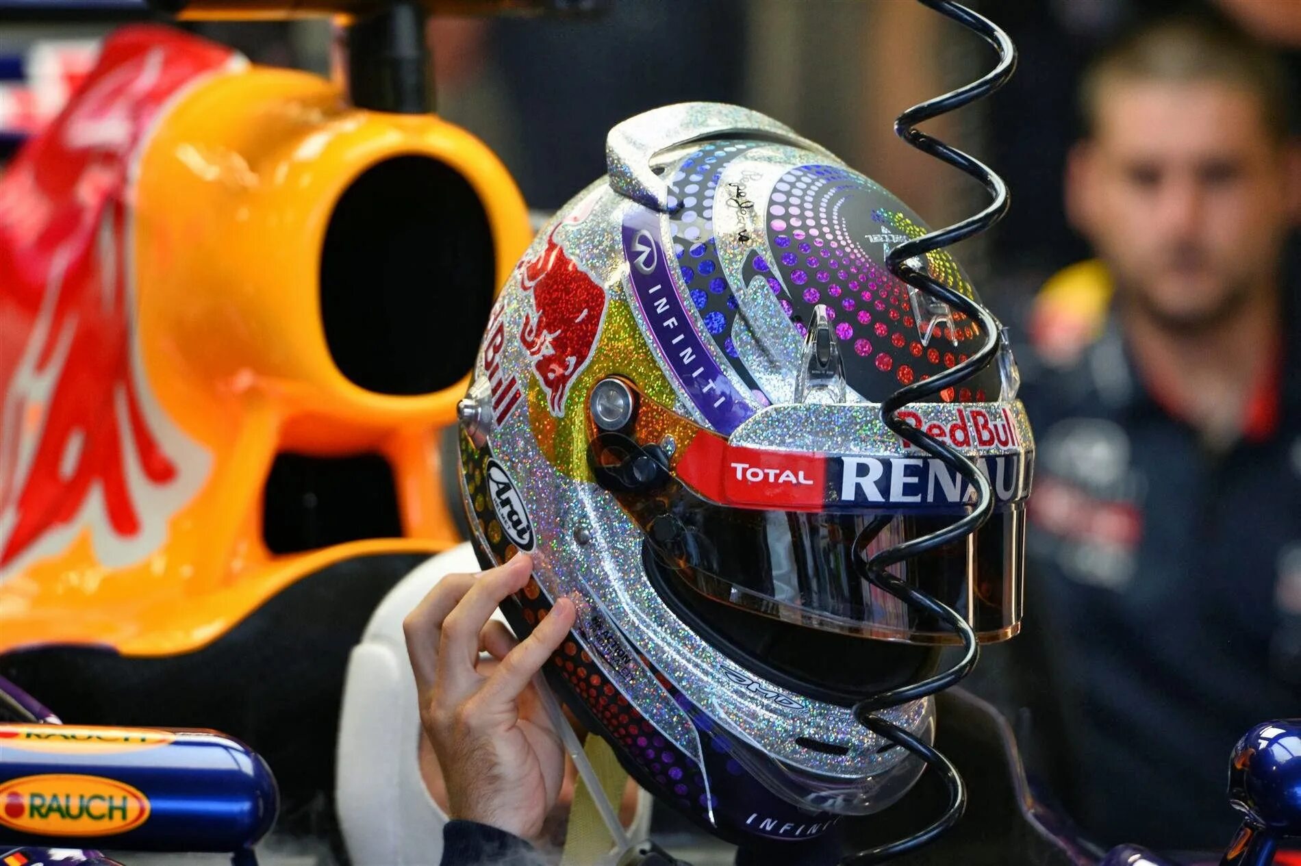 горящий шлем