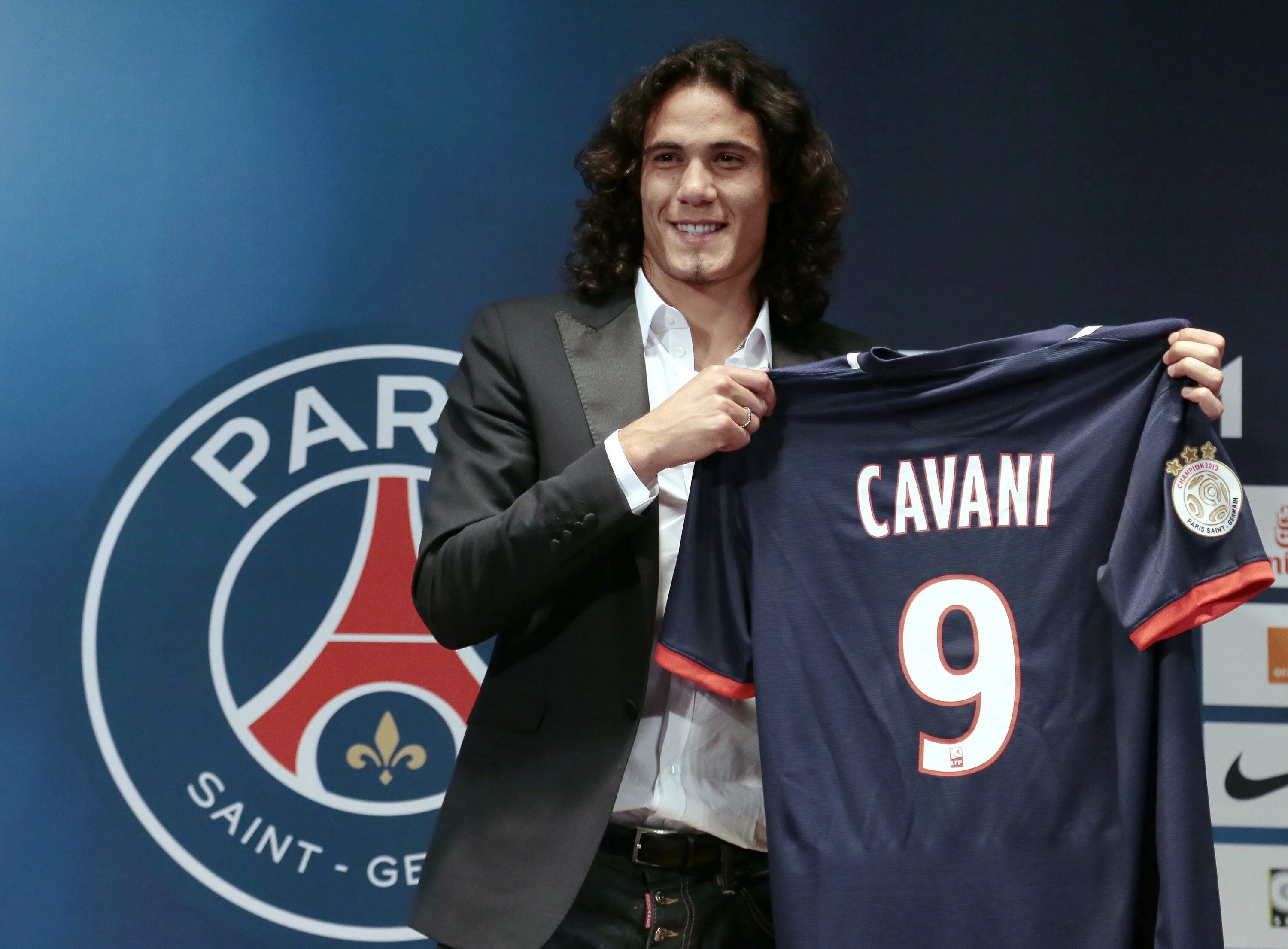 Кавани футболист. Кавани ПСЖ. Edinson Cavani PSG. Эдинсон Кавани в молодости.