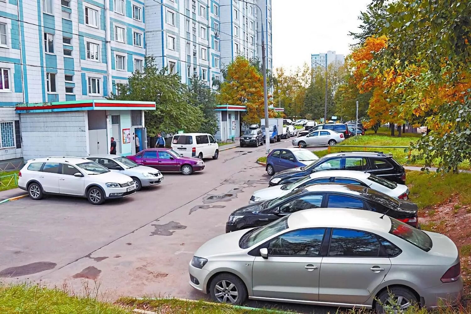 Фото припаркованных авто