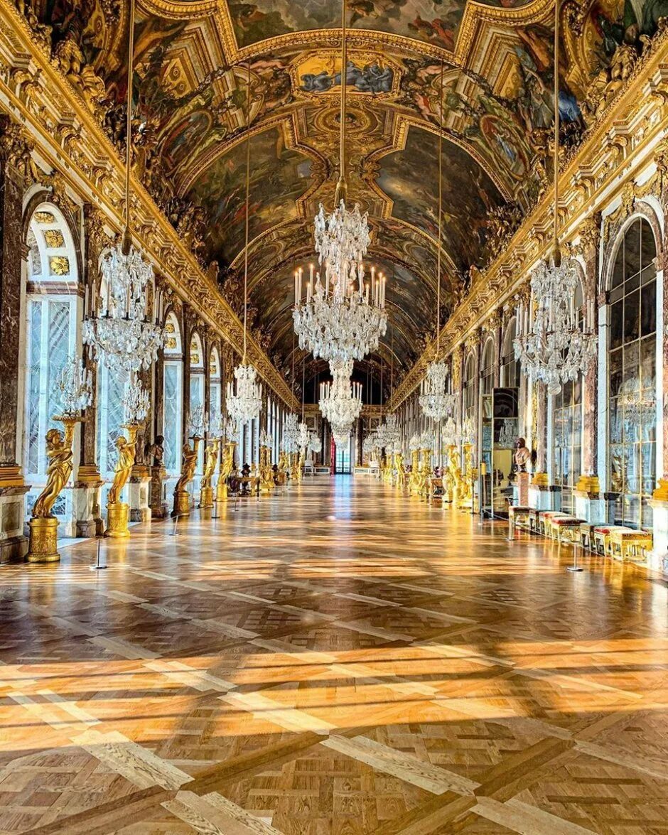 Версаль под. Версальский Королевский дворец Франция. Зеркальная галерея Версальского дворца. Дворцово парковый ансамбль Версаль в Париже. Зеркальный зал Версальского дворца.