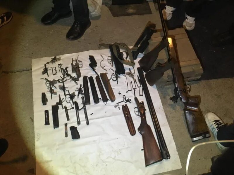 Незаконное хранение охотничьих патронов. Конфискованное оружие браконьеров. Изъятое оружие Сербии. Оружие изъятое на Украине фото.
