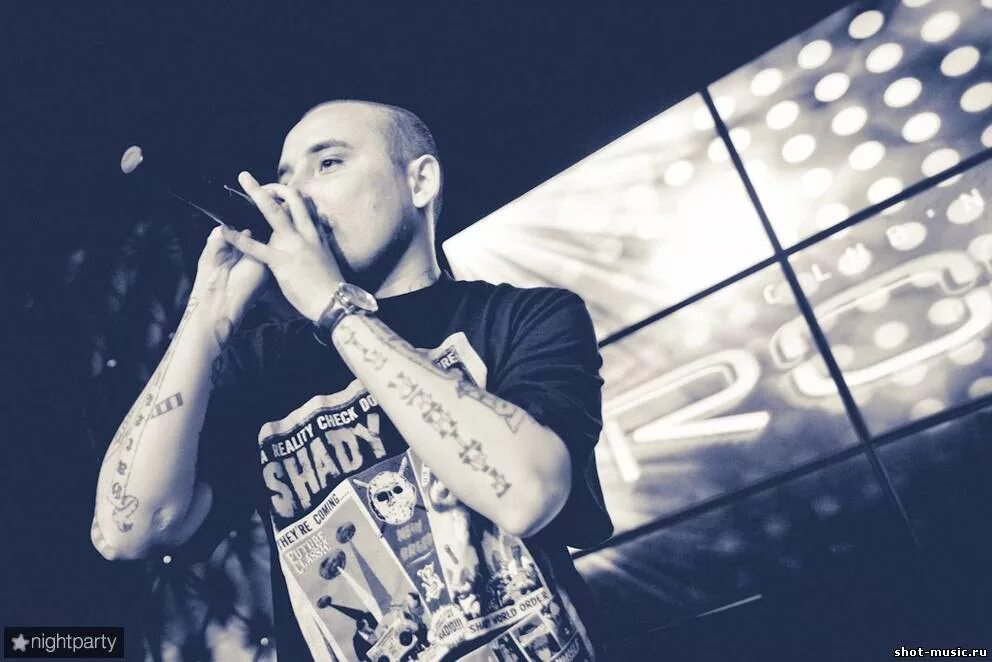 Shot рэпер. Шот рэпер. O. Женя ильницкий shot. Рэпер евгений ильницкий.