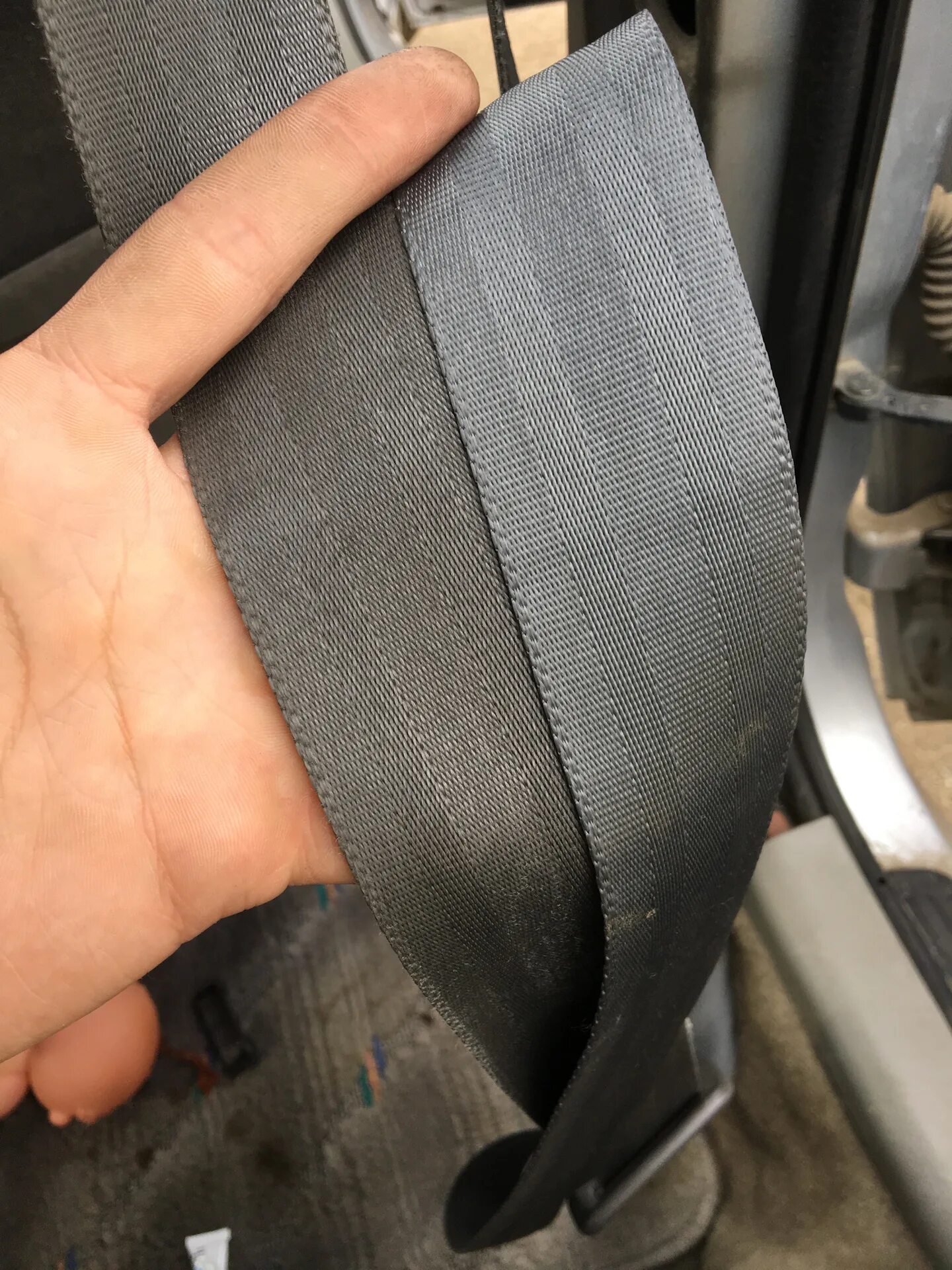 Демпферную шайбу стирает ремень. Ремень безопасности постирать самому. Ремень на барабан стиральной машины самсунг. Ремень на стиральную машину самсунг. Стирка ремня.