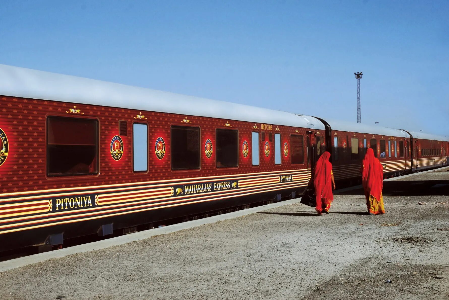 Купить тур на поезде. Поезд Махараджа экспресс. Поезд Maharajas Express (Индия). Поезд купе Люкс махараджей Индия. Поезд по Индии Махараджа экспресс.