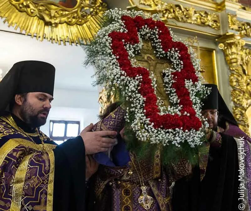 Кресту твоему поклоняемся владыко и святое слушать