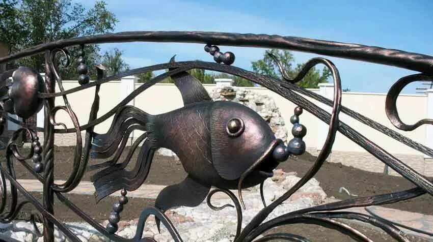 Забор с рыбами. Художественная плазменная резка металла. Ажурный забор. Клетка для крабов. Забор с рыбами.