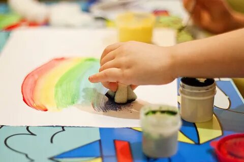 Работает губками
