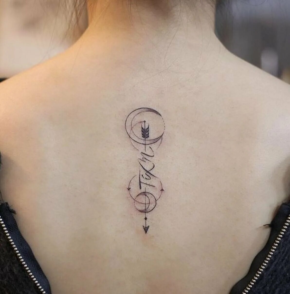 Тату сила для девушек. Тату сила для девушек. Мини тату сильной женщины. Тату сила для девушек. Тату означающая силу для девушек.