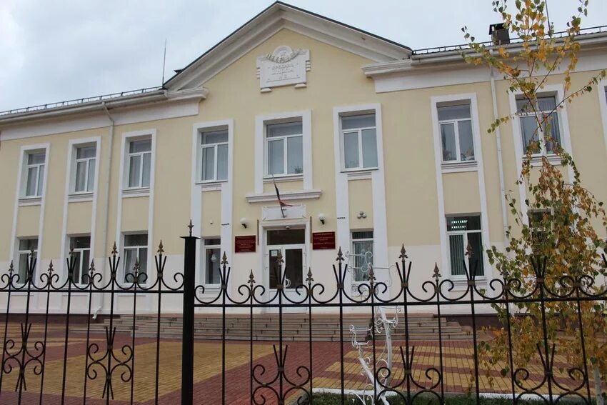 Губкинский школа 2. Гимназия 6 губкин. Школа искусств 2 губкинский. Моу сош 2 губкин. 6 школа губкинский.