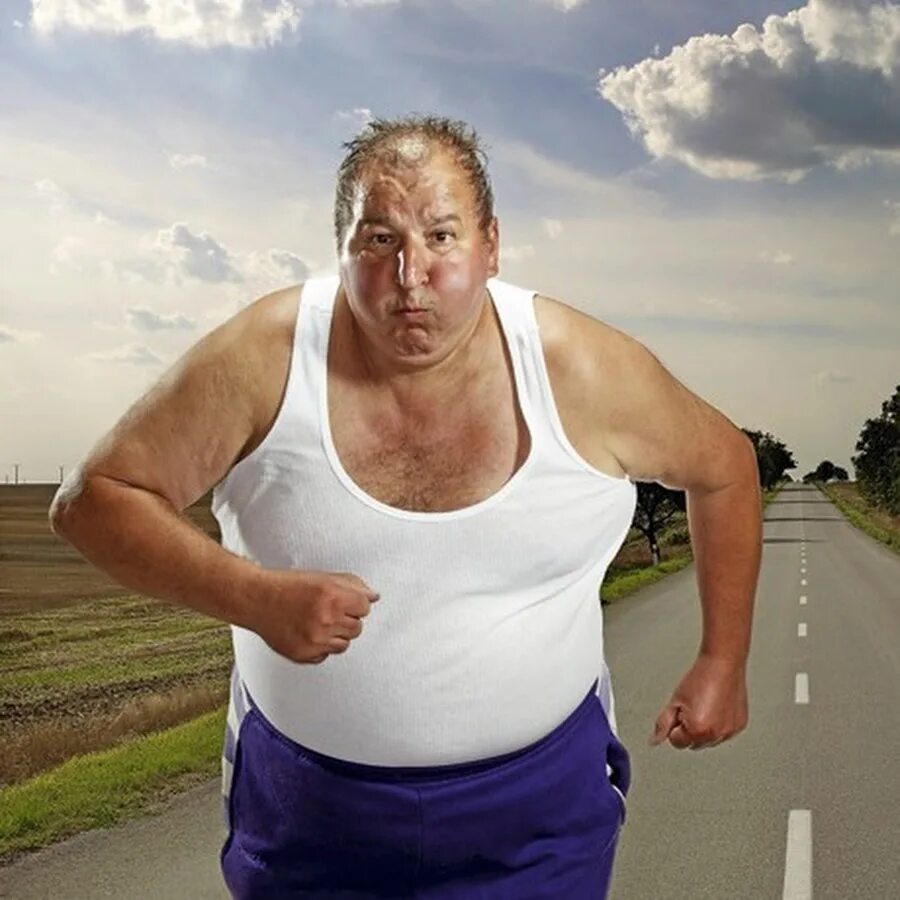 Толстый спортсмен. Толстяк спортсмен. Толстый человек бежит. Жирный человек в майке. Толстой про мужчин