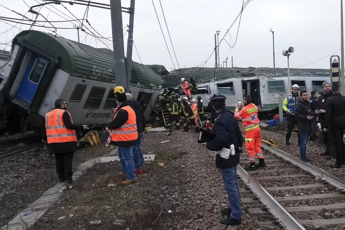 Сошел поезд россия. Железнодорожная авария.
