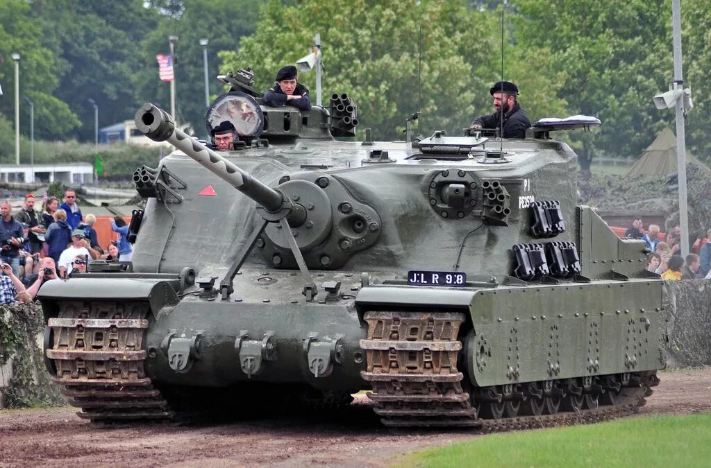 Жандарм реальный танк. Танк tortoise в реальной жизни. Е25 внутри. Жандарм реальный танк. Колесный танк ebr 105.