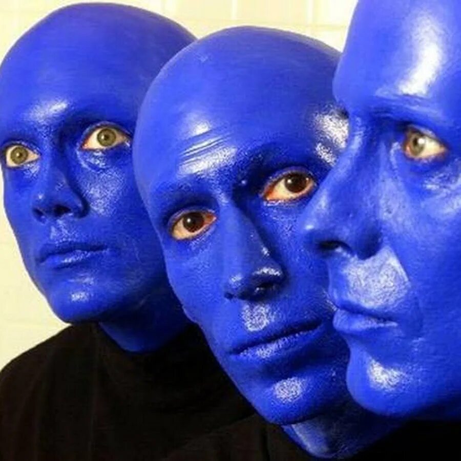Синие люди песня. Солистка группы blue man group. Группа blue man group. Синие люди песня. Blue man group без грима.