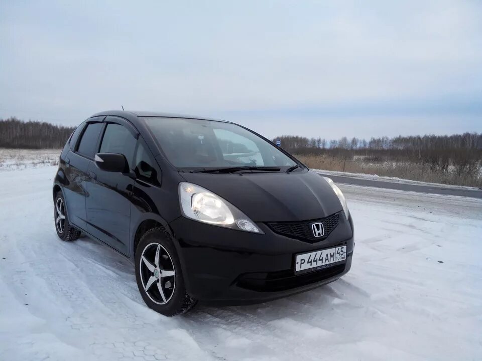 Купить хонда фит в новосибирском. Honda Fit 2003. Honda Fit 2. Хонда фит темно синий. Хонда фит черная Старая 2000.