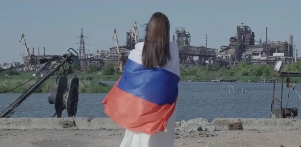 Пливе кача смысл песни. Аким апачев фрей. Дарья фрей пливе кача. Аким апачев пливе кача. Пливе кача смысл песни.