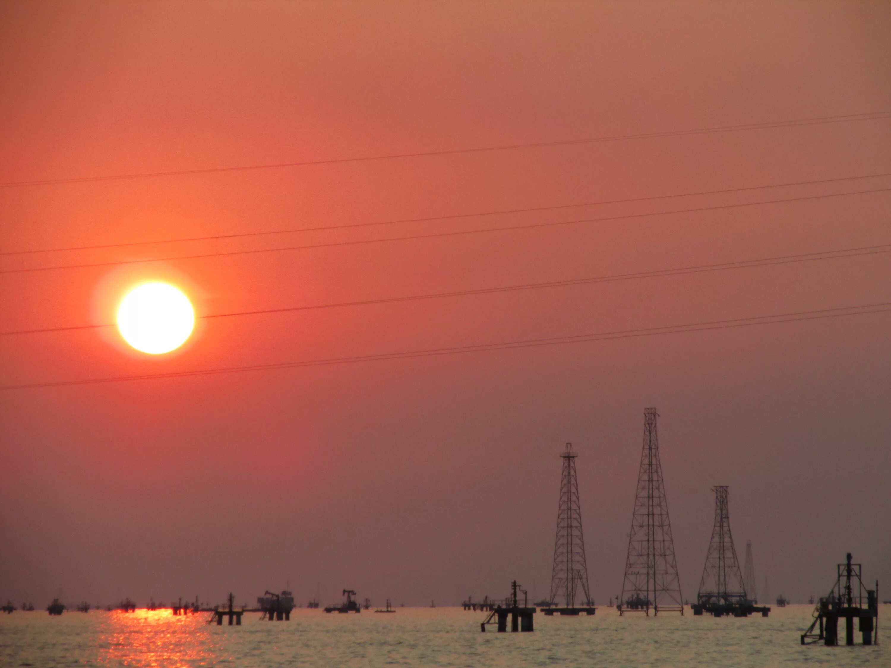 Жаркое солнце маракайбо. Венесуэла озеро Маракайбо. Озеро Маракайбо нефть. Маракайбо Венесуэла фото. Мост Маракайбо.