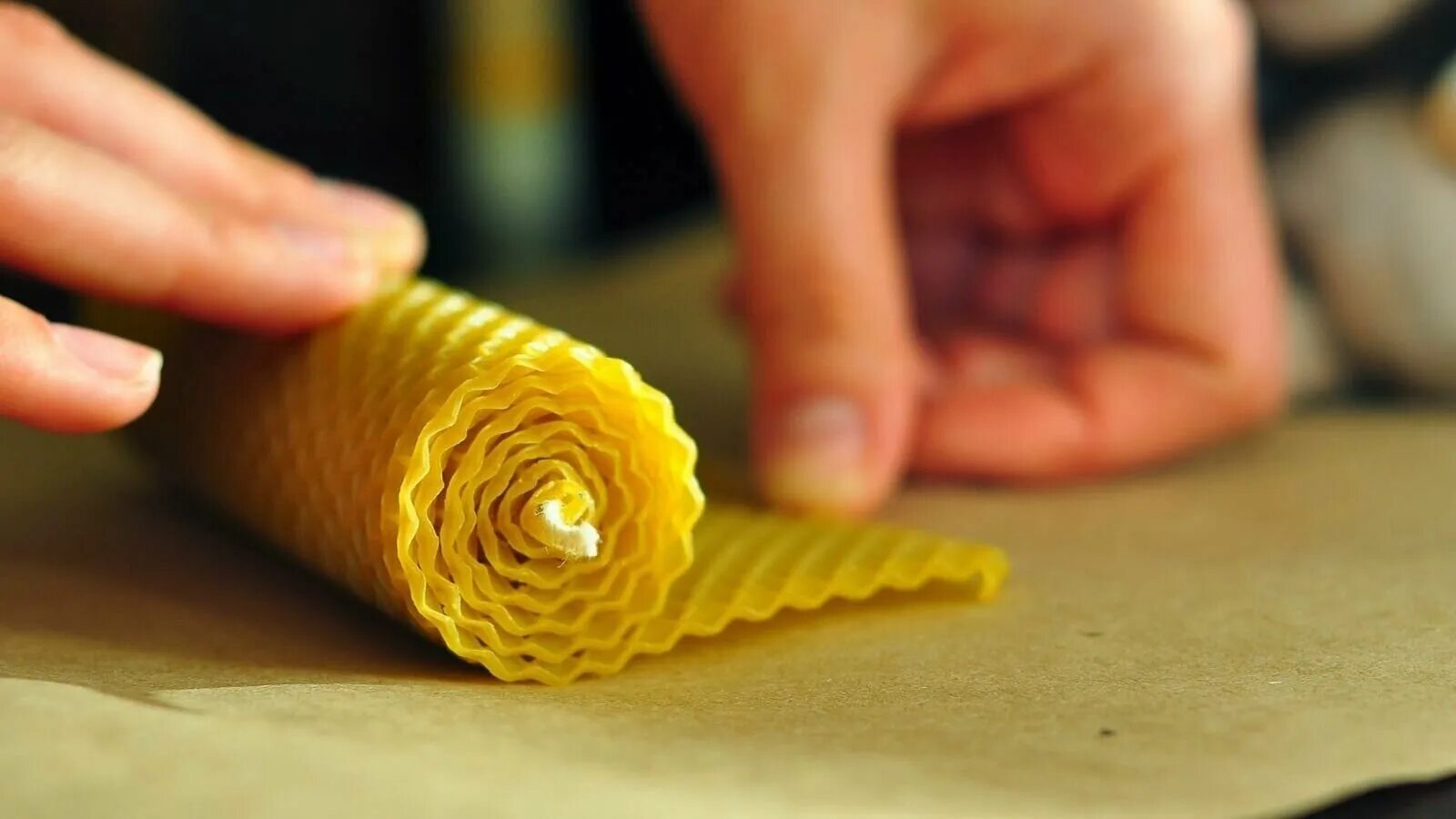 Восковые свечи. Что используют при изготовлении свечей 3 класс. Свечи из воска. Что используют при изготовлении свечей 3 класс. Свечи своими руками.