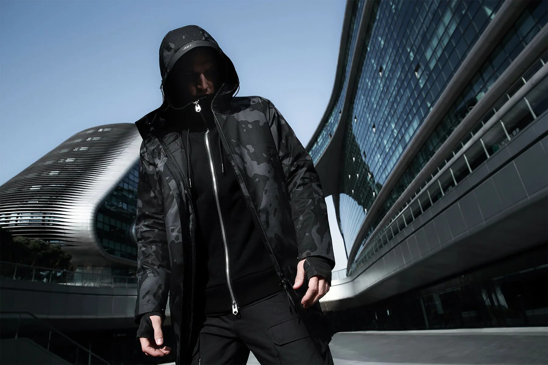 Крэйвен охотник генри кавилл. Dodge challenger 2014 неон. Джейсон момоа крэйвен охотник. Eminem kangol 2021. Benz.