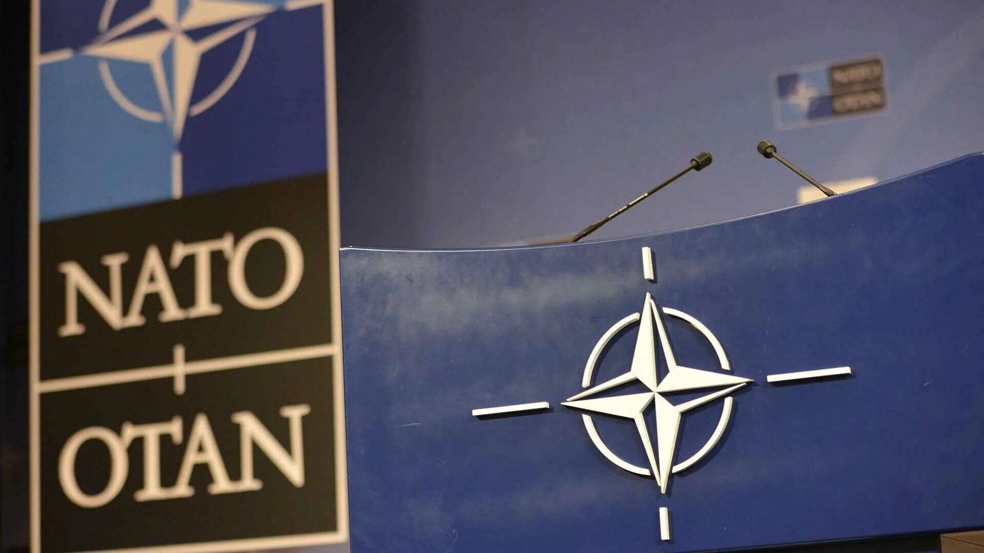 Объясните нато. НАТО. Зал НАТО. Значок НАТО. Расширение НАТО.