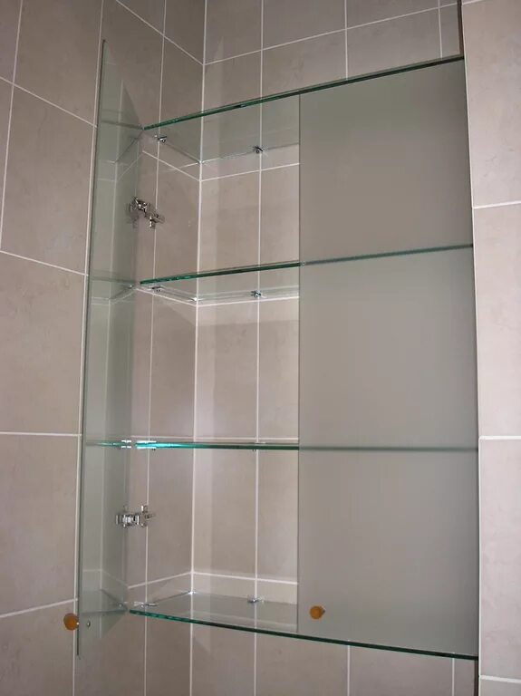 стеклянные полочки в ванную в нишу. ванна со стеклянными полками. стеклянные полочки в ванную. стеклянные полки ванная. стеклянные полки в ванную в нишу.