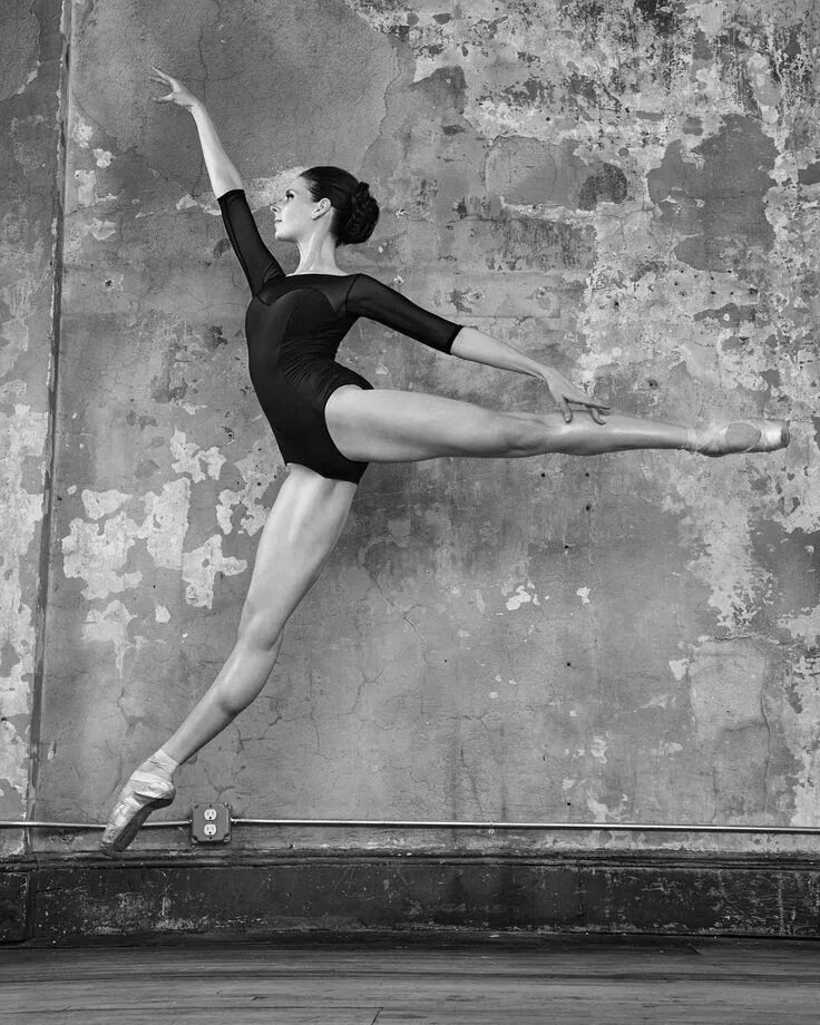 Балет женщины. Надежда янковская балерина. Лиза чертихина балерина. Джордан кутс балет. Элиза балета балерина.