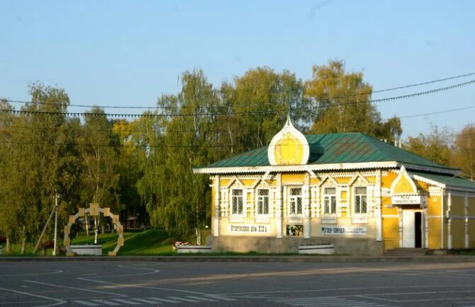 Медцентр углич. Углич центр города. Успенская площадь Углич. Успенская площадь 1а Углич. Углич центр улицы.