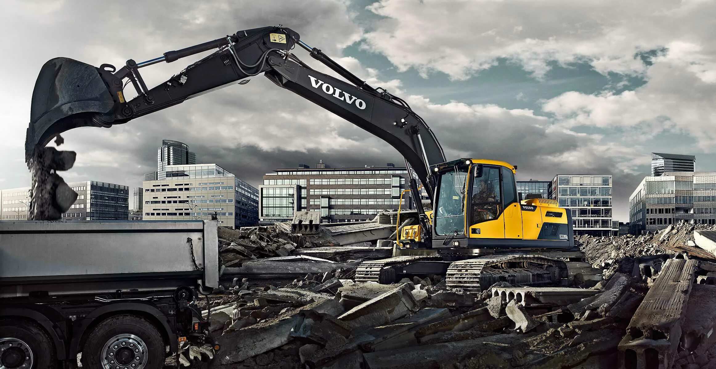 Volvo ec220dl. Volvo ec170d. Экскаватор Вольво ec170d. Гусеничный экскаватор Volvo ec170d. Посмотрит экскаватор