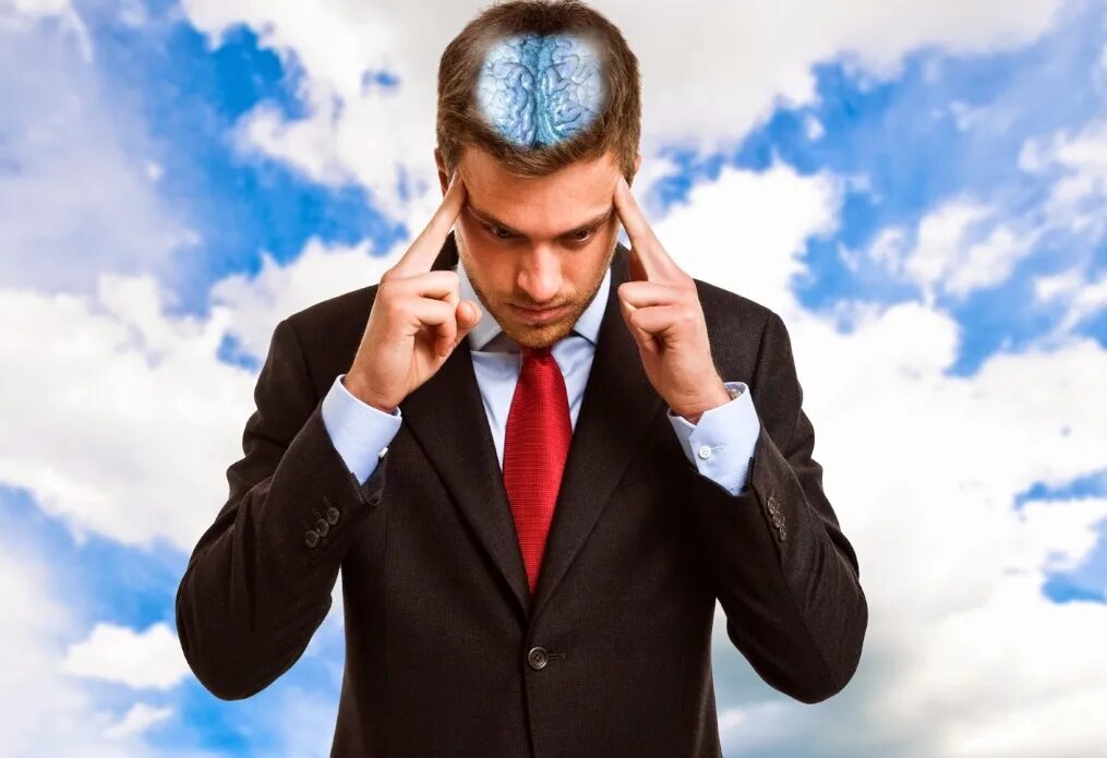 бизнесмен вид сверху. человек думает. деловой мужчина. бизнесмен задумался. умный человек.