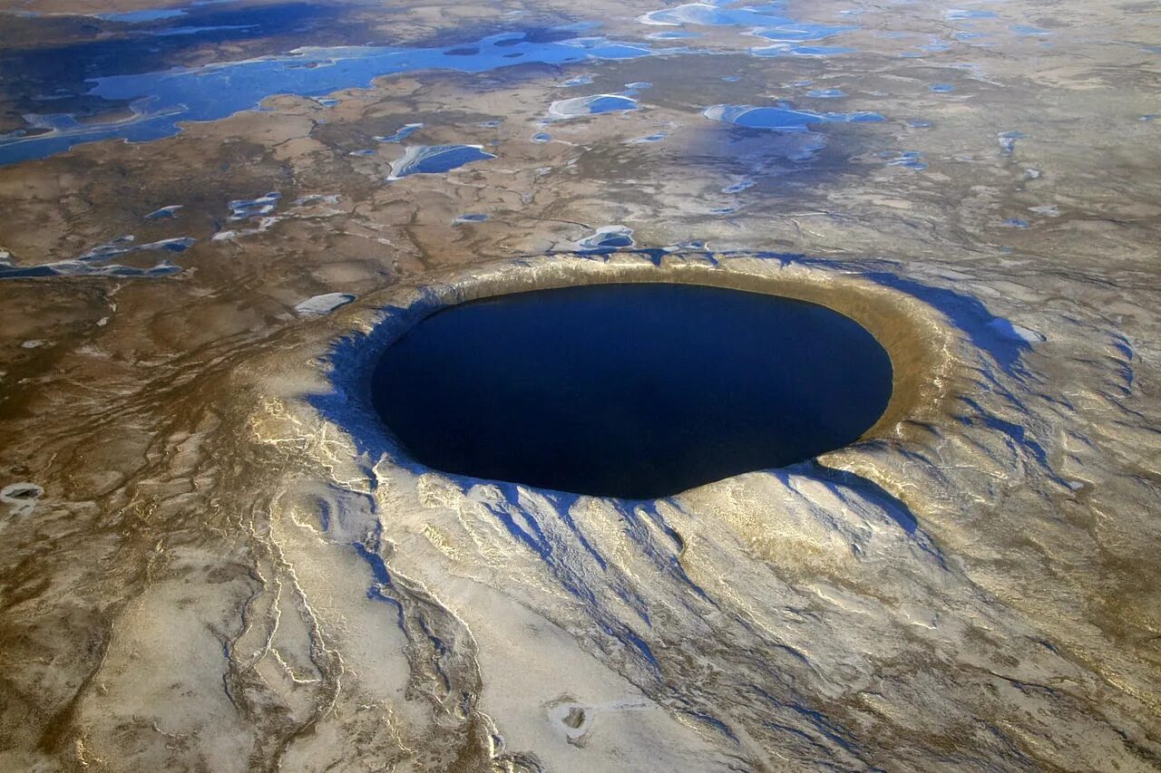Самая большая земля в россии. Метеорит Чиксулуб. Кратер Чиксулуб. Кратер Чиксулуб Мексика. Кратерное озеро Пингуалуит.