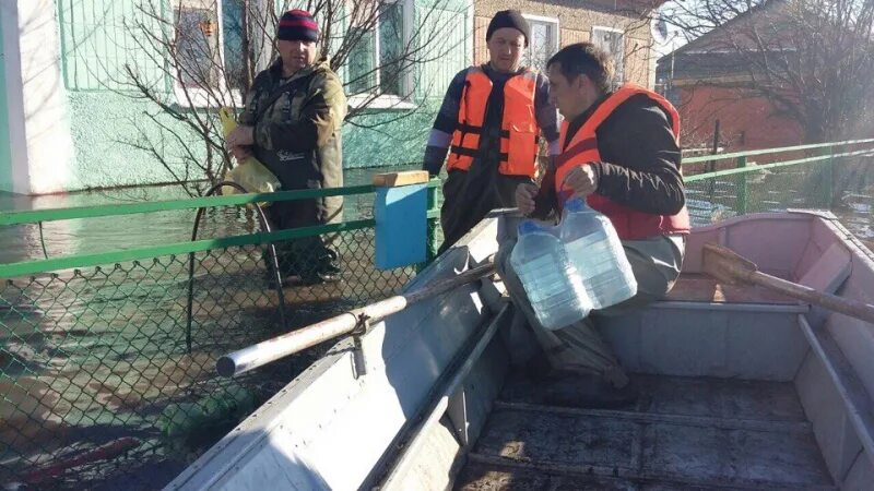 Погода ольшанка калининский район саратовской области. Ивантеевка Саратовская область наводнение. Паводок в Пугачеве Саратовской области. Пожар в селе Ольшанка Саратовская область. Половодье в Саратовской области 2023 село Репьевка.