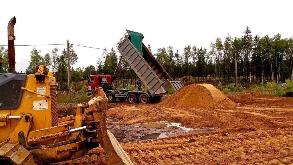 Подымает грунт. Грунт для отсыпки. Подымает грунт. Грунт на подсыпку участка. Грунт на подсыпку участка.