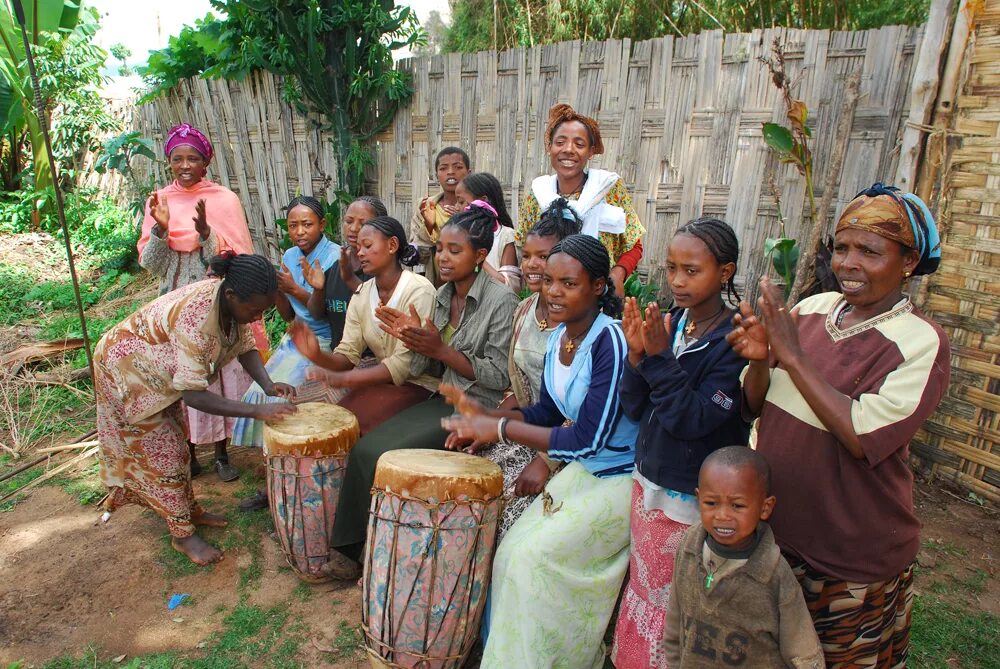 Эфиопы европейская раса. Народ амхара в эфиопии. Эфиопия население. Какое население эфиопии. Амхара эфиопия.