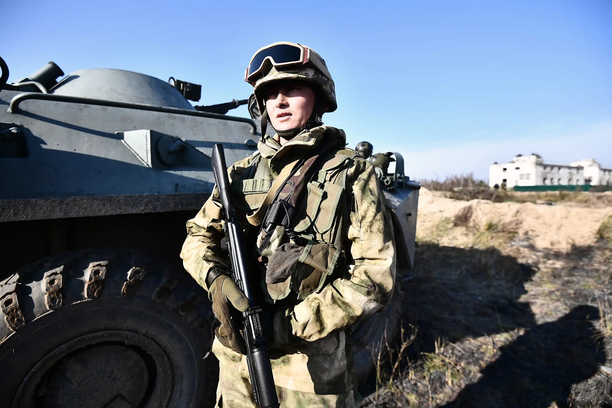 Военные партии россии. Военные Таджикистана. Солдаты Таджикистана. Российские войска в Таджикистане. Оружия Таджикистан армия.