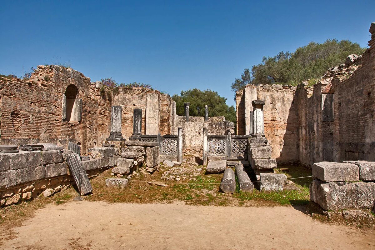 Видземе крепость развалины. Развалины замка клифф, германия. Город олимпия развалины. Руино. Филиппины древний храм.