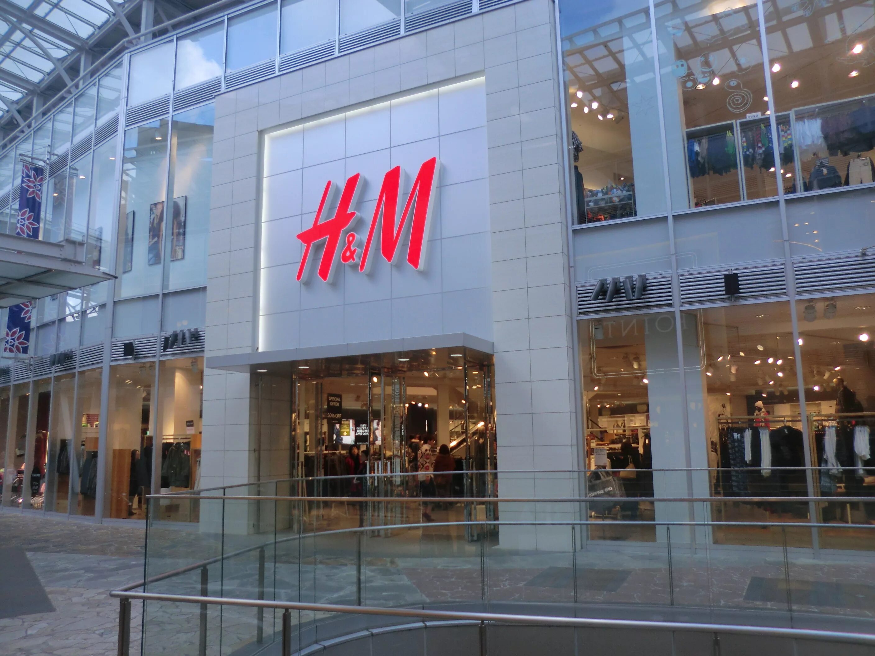 Эйч энд эм эйч энд эм. Магазин HM. Магазин н m. Магазин h&m's.