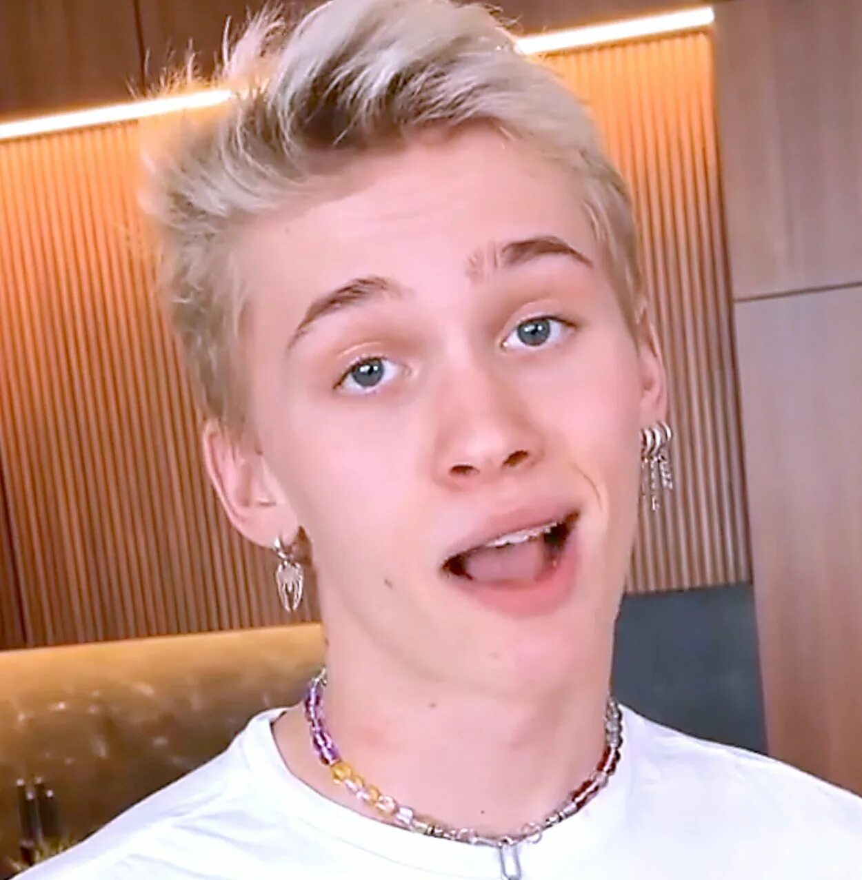 Даня милохин 2022. Даня милозиг. Милохин 2021 блондин. Дани волос. Причёска дани милохина 2020.